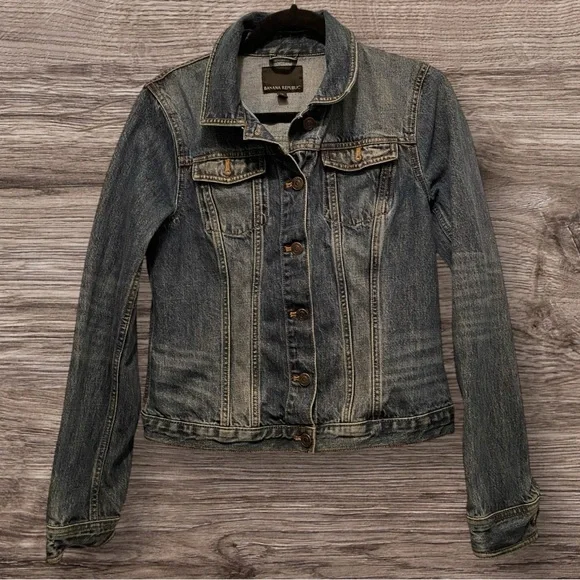 Women’s Banana Republic Jean Jacket - Picture 1 of 3